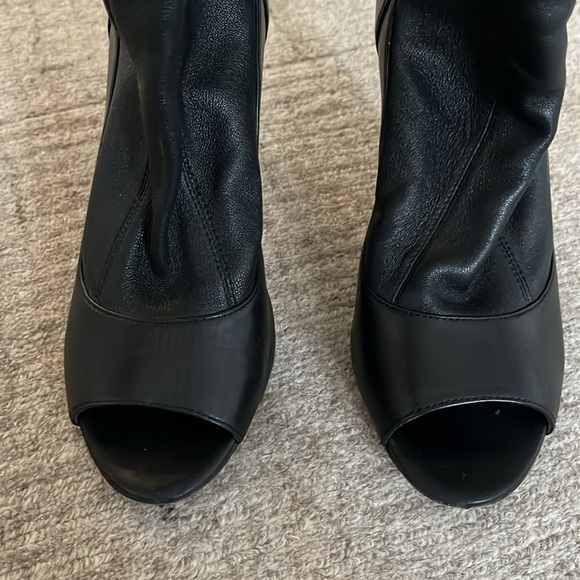 Ellie Tahari Sleek Black Peeptoe Heel - Picture 3 of 5